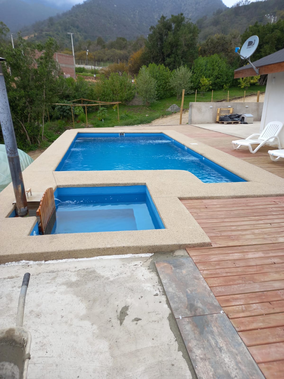 Deck y bordes atermicos para piscinas