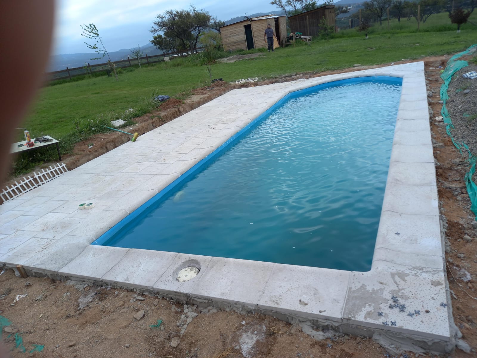 Obras de excavación y preparación para piscinas