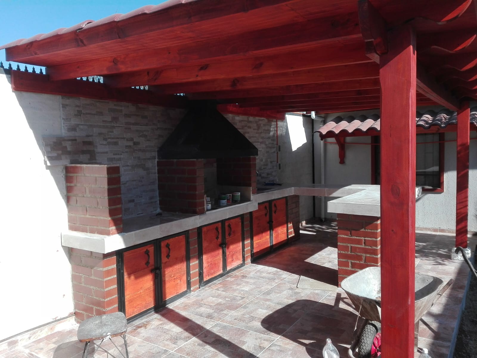 Quincho Terminado en Ladrillo y Madera